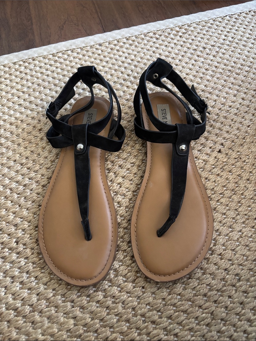 Steve Madden Black and Tan T-Strap Leather Sandals